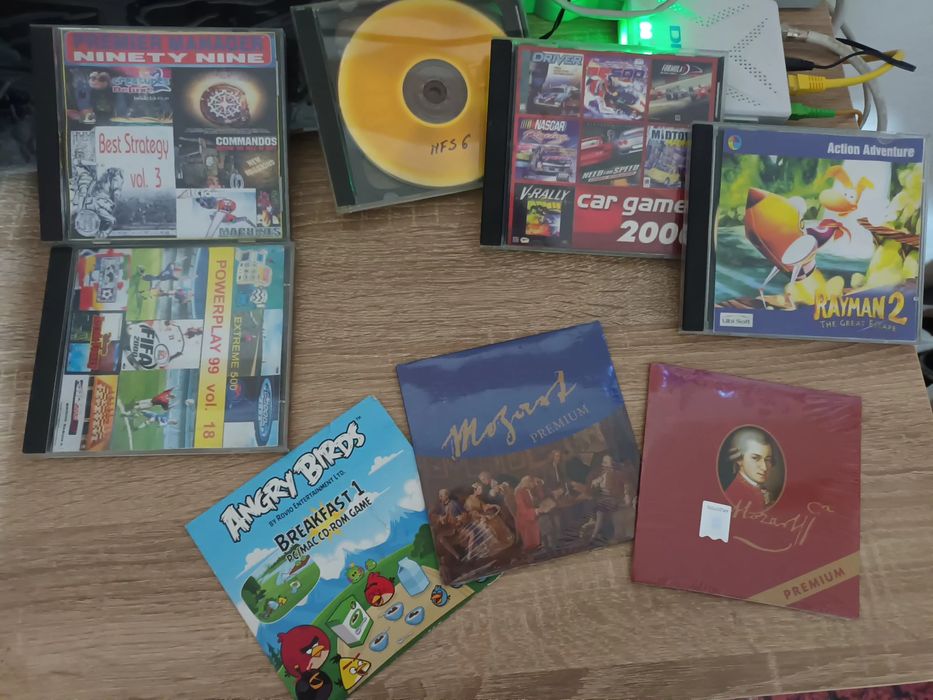 Cutie 10 CD-uri plus altele