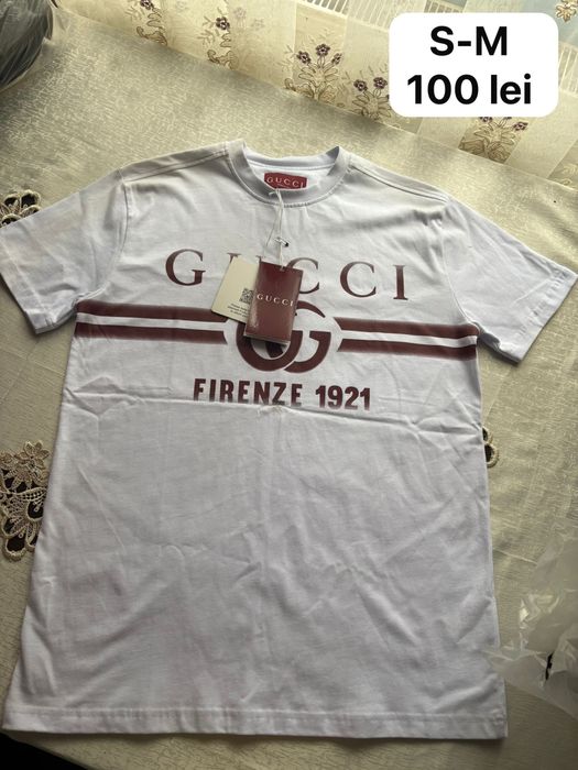 Tricouri diferite marimi