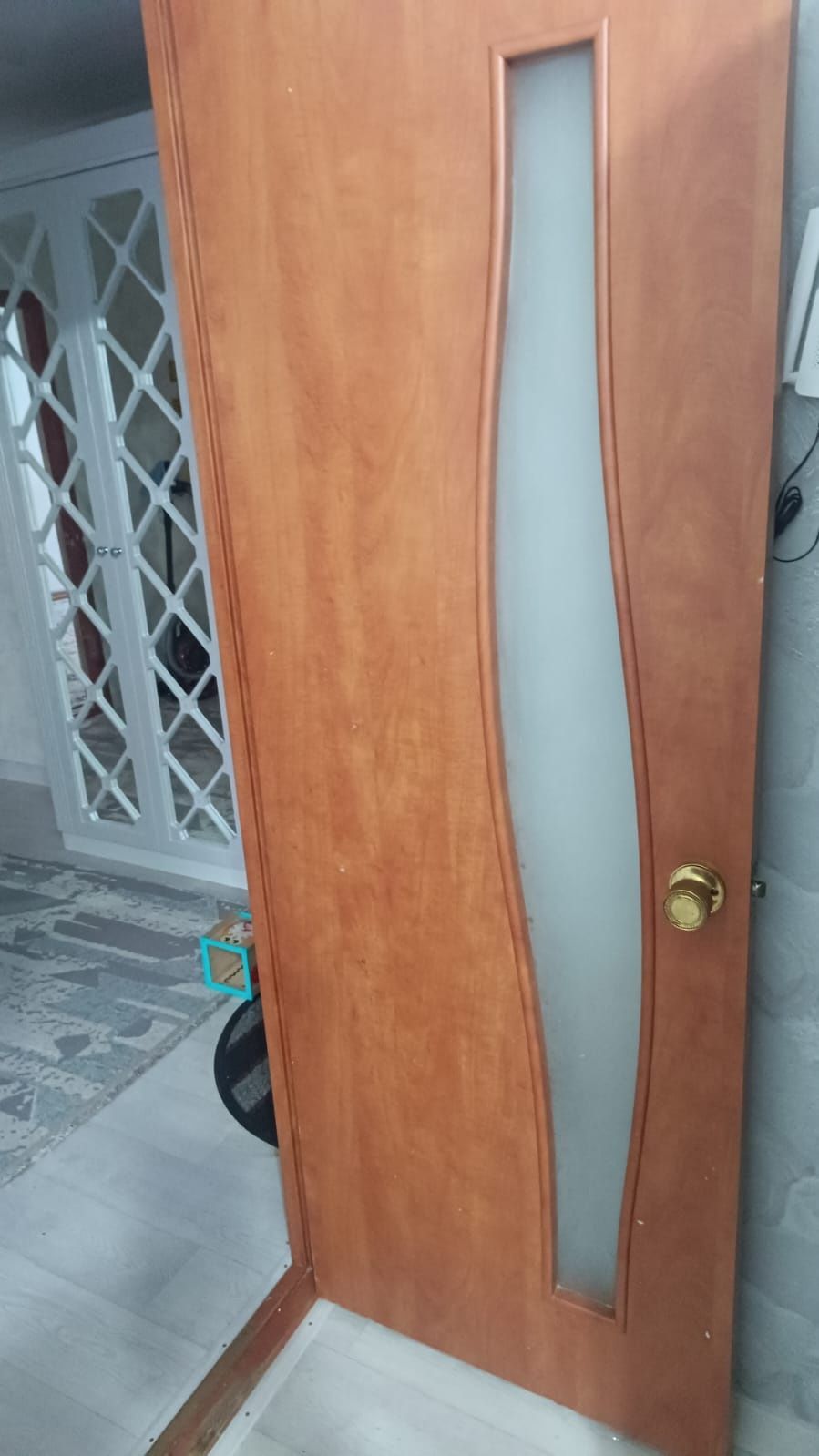 Продам деревяную дверь межкомнатную в количестве 6 штук за 5000 тенге