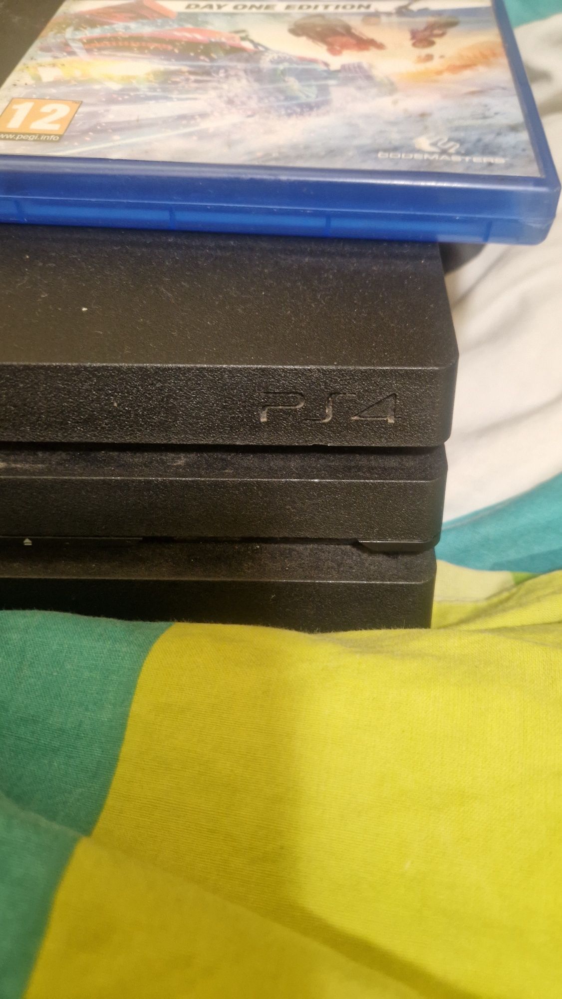 Продавам psp 4pro плюс игра