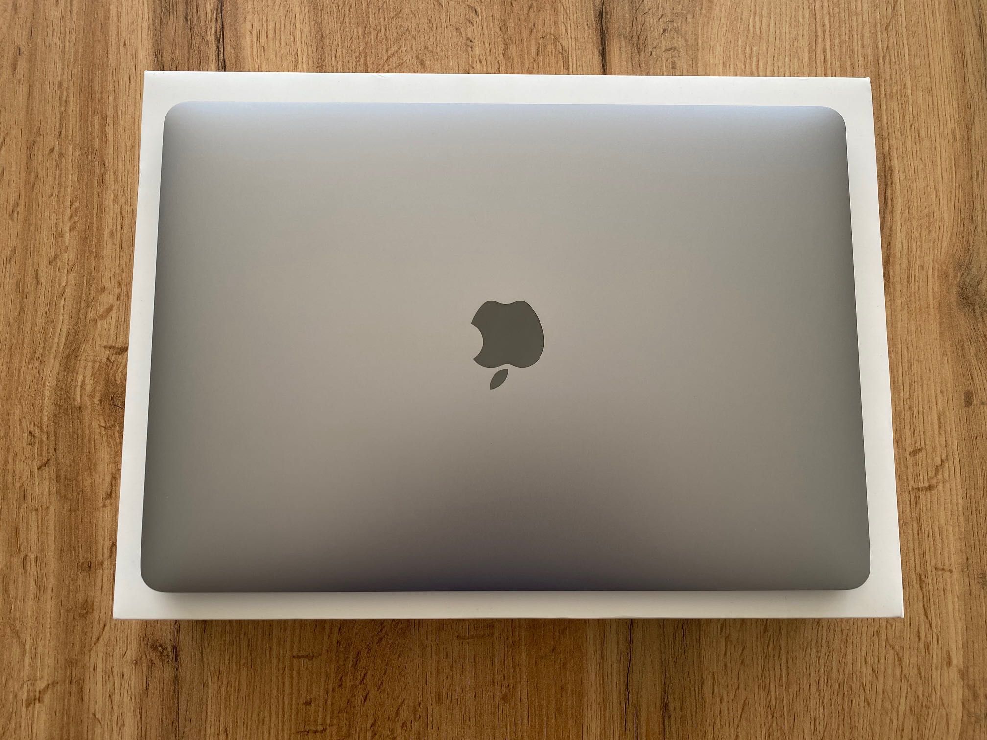 MacBook Pro 13" M1 Chip 8-Core CPU, 8-Core GPU, 16GB RAM, 512 SSD