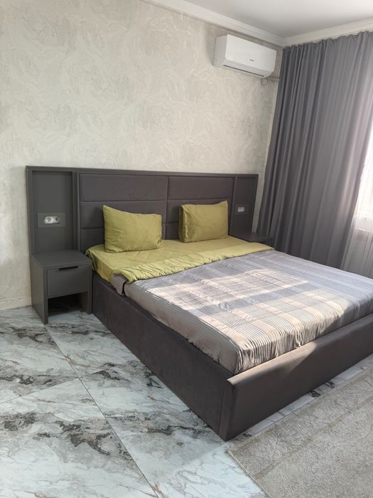 Срочно продаем двухспальную кровать с матрасом