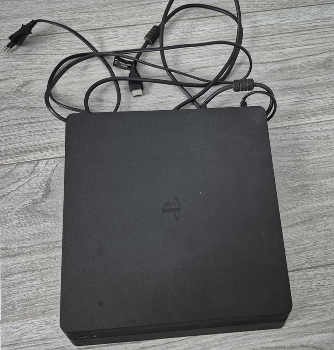 PlayStation 4 + 1 controller + 5 jocuri