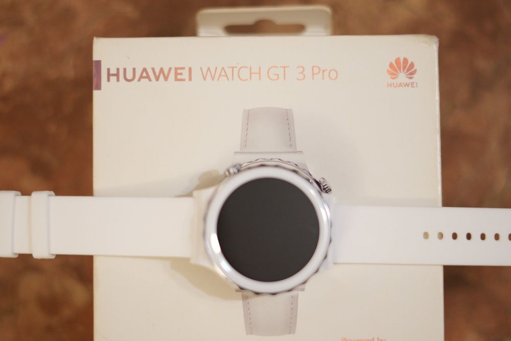 Huawei Watch GT3 Pro 43mm Ceramic White – ecran safir, stare excelentă