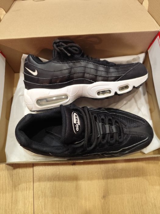 nike air max 95 black and white