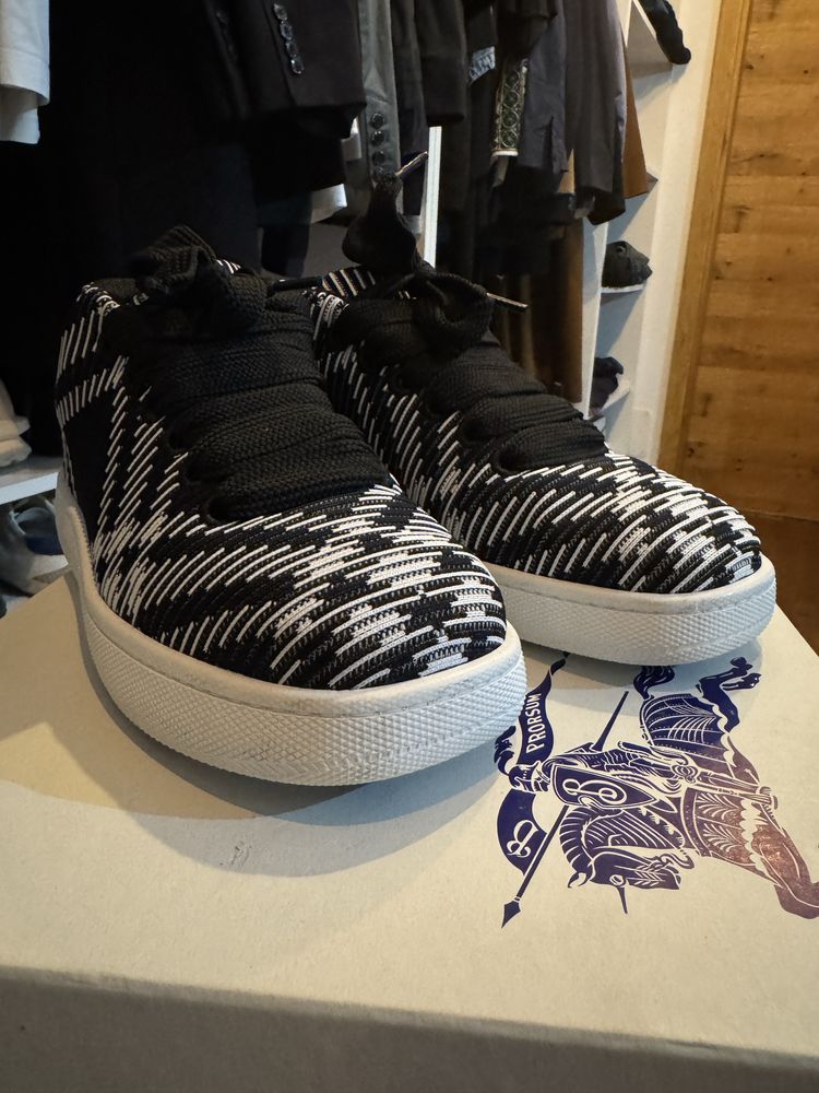 Adidasi Burberry 44