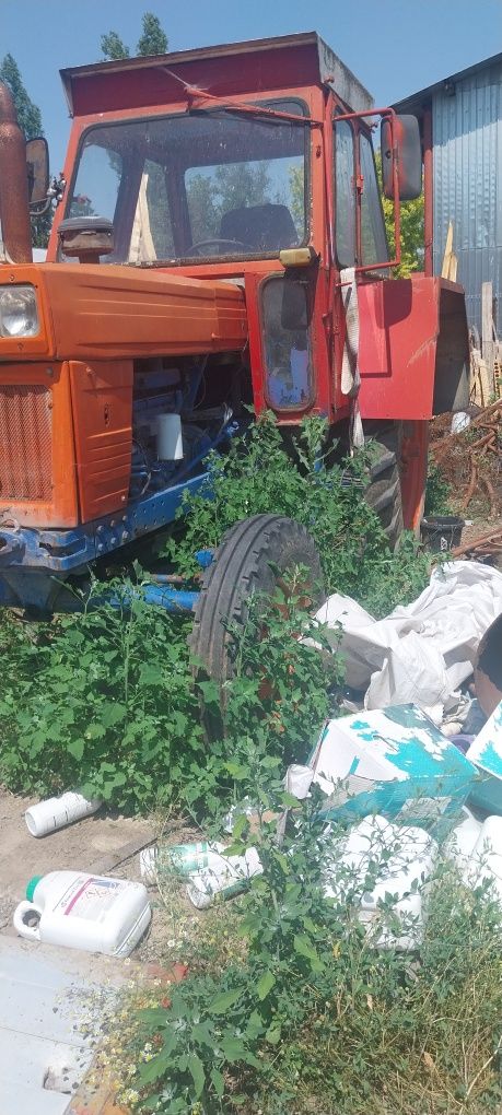 Tractor 650 și plug