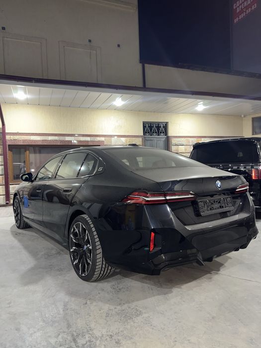 BMW i5 M sport 35L