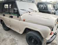 Uaz moshina sotiladi