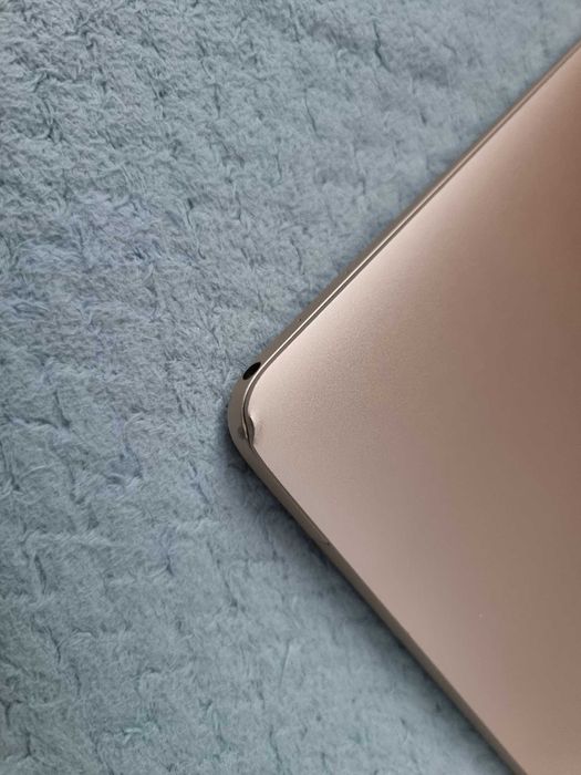 Macbook 12 2016 gold, 90% baterie