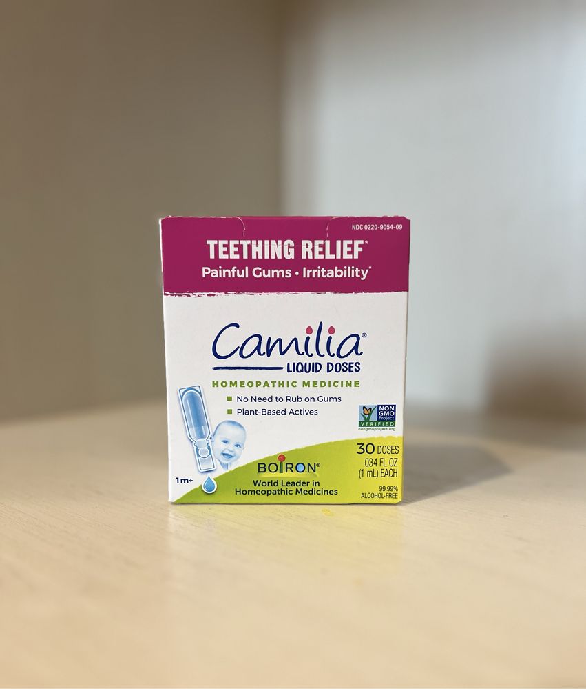При прорезывании зубов младенцев Camilia