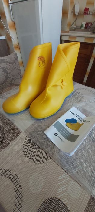 Диелектрични боти и ръкавици  до 20 кВКВ