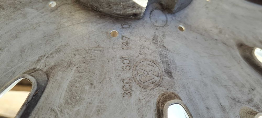 К-т оригинални VW тасове 16" - в много добро състояние