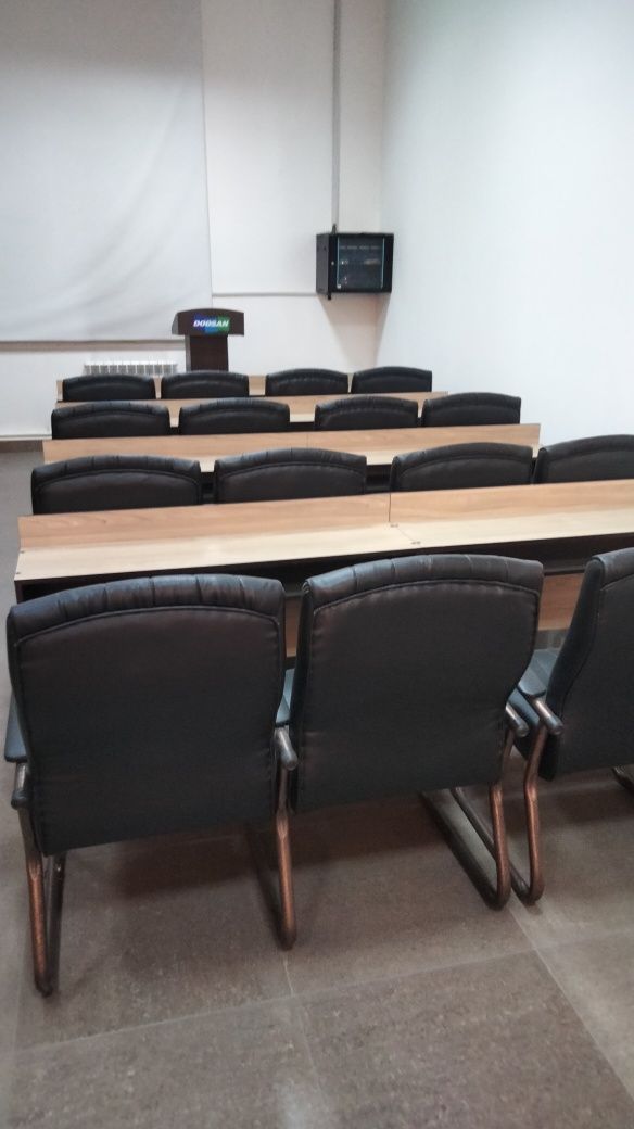 Ofis yig'ilish (konferensiya) zali mebellari sotiladi