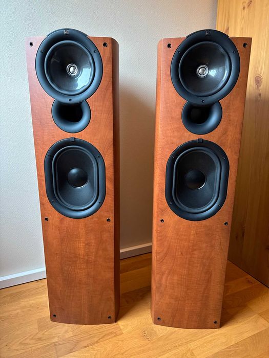 напольные колонки фирмыKEF Q7 / 175W