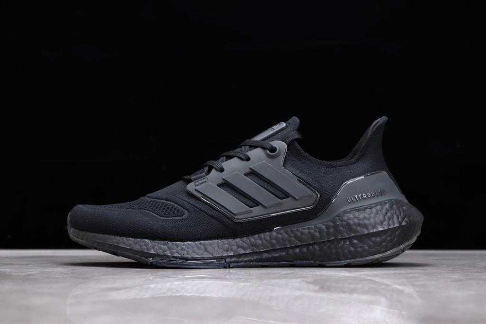 Оригинални  Маратонки *ADIDAS ULTRABOOST 22 FULL BLACK * 41 1/3