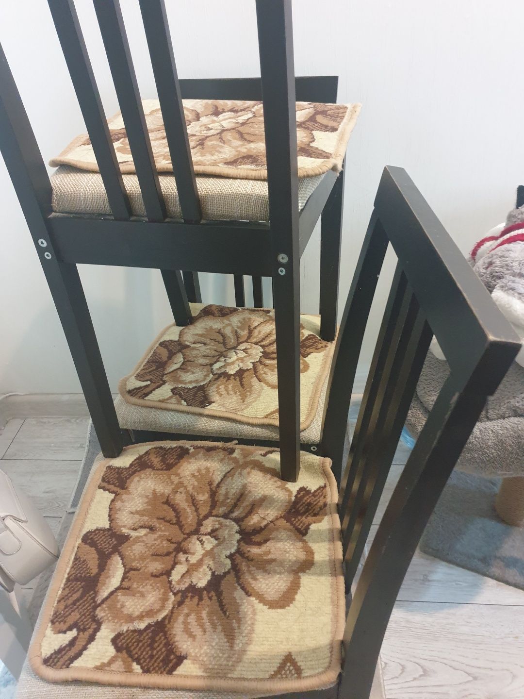 Стол со стульями