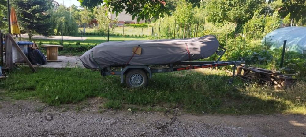 Лодка омега 3.6 с регистриран колесар