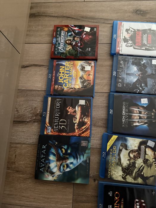 Vand colectie blu ray si dvd plus player blu ray Lg bonus !