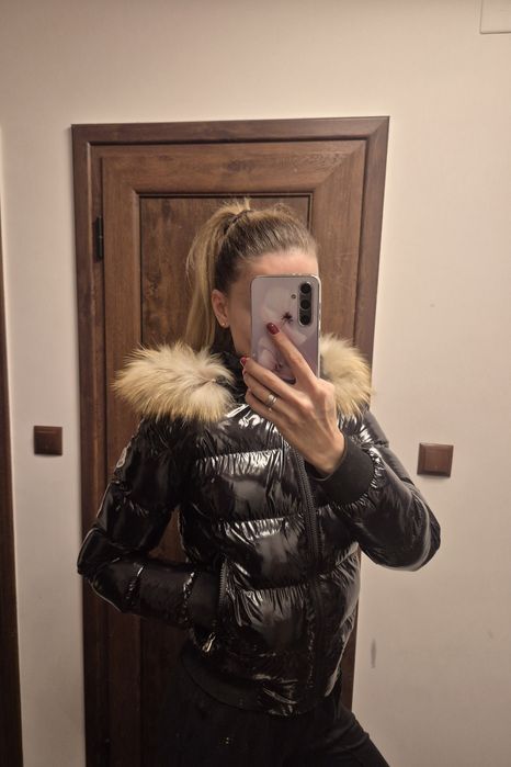 ЯКЕ Moncler    .