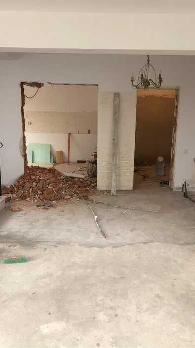 Firma de demolari,taiere pereti beton armat,decopertari gresie faianta