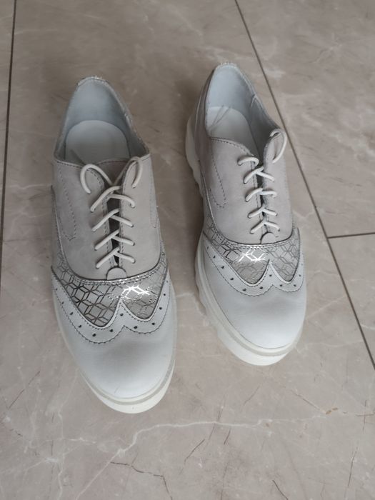 Обувки в бяло и сиво, номер 37