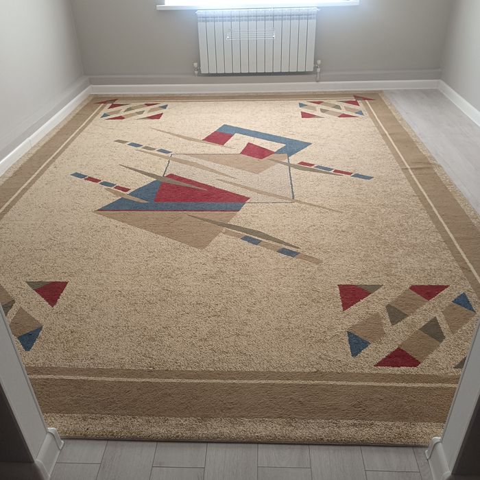 Ковер б/у в хорошем состоянии