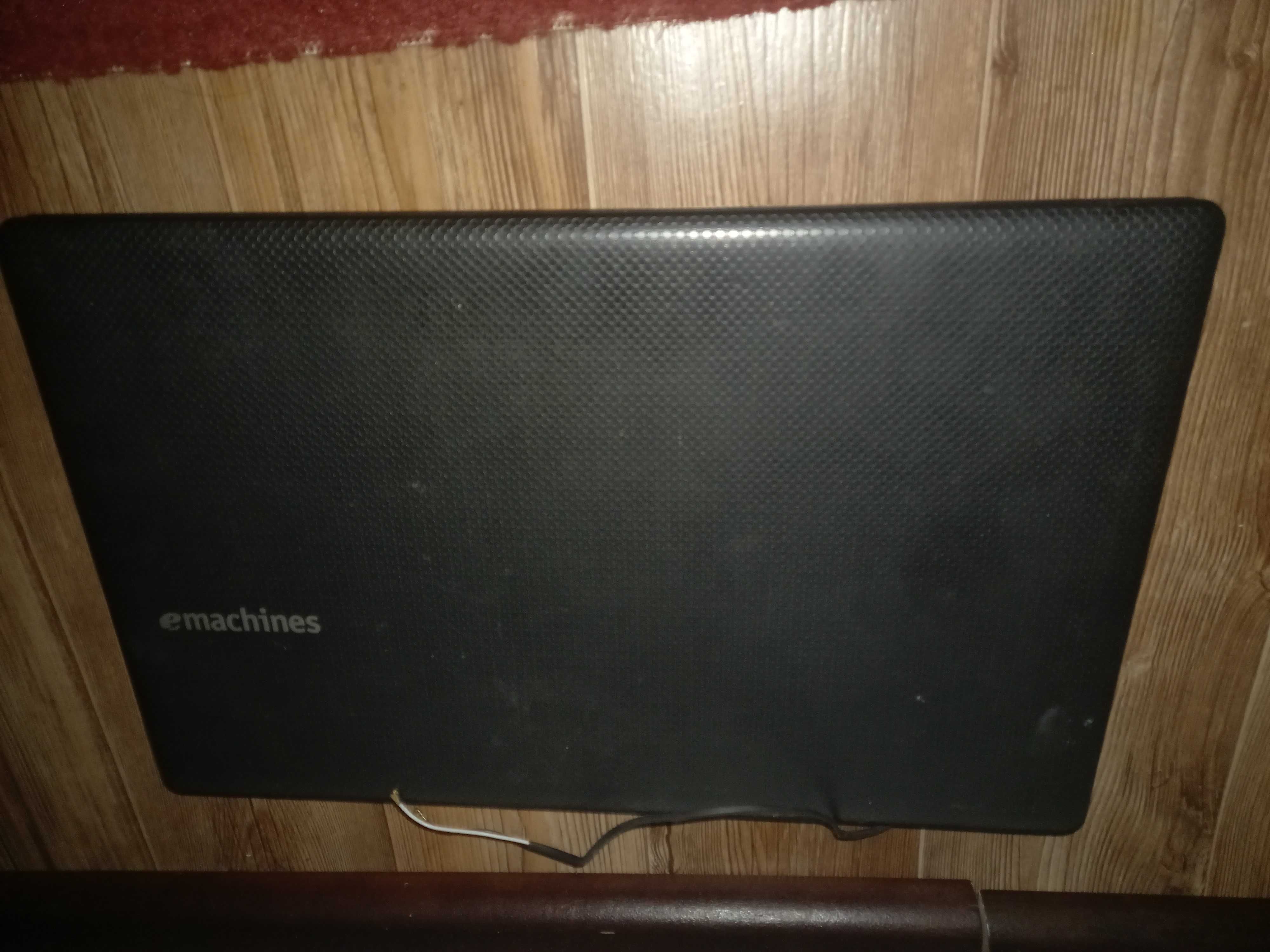 корпус ноутбука eMachines E732G матрицы нету