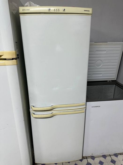 Холодильник Samsung