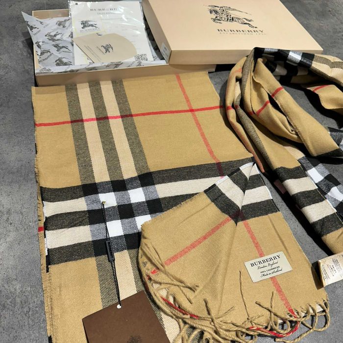 Луксозен подаръчен комплект Маркови шалове markovi shalove lux podarak