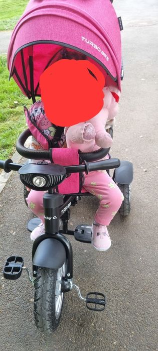 Vând tricicleta, roțile din cauciuc