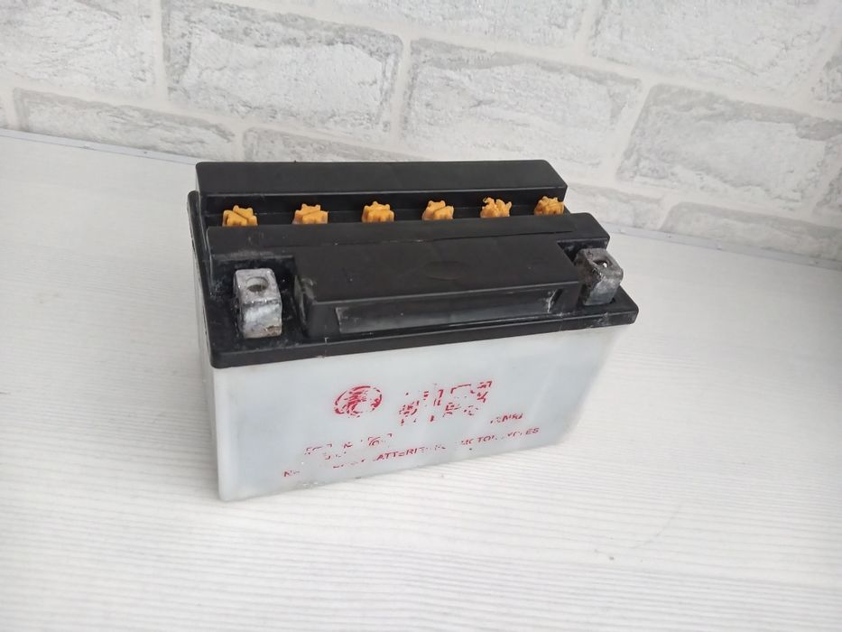 Аккумялтор чистый, хароший