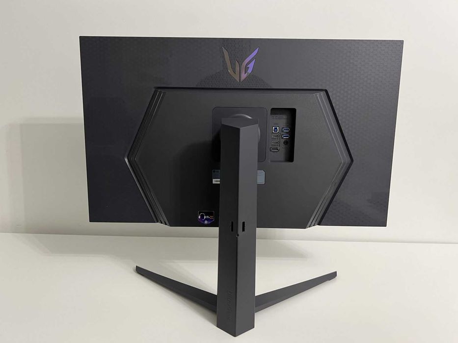 Vand monitor LG 32 inch 240Hz 2K rezolutie