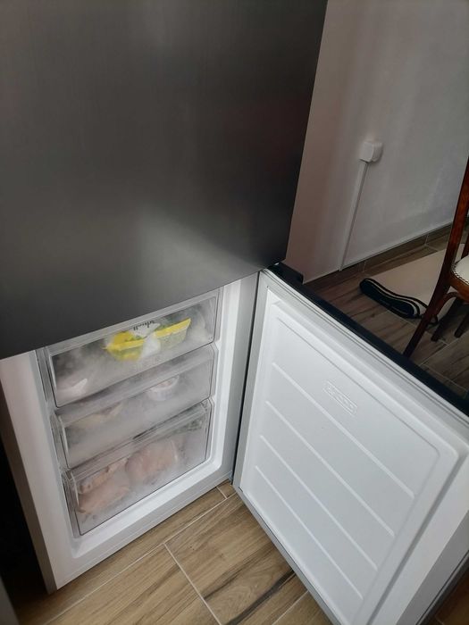 Combina frigorifica, culoare argintiu