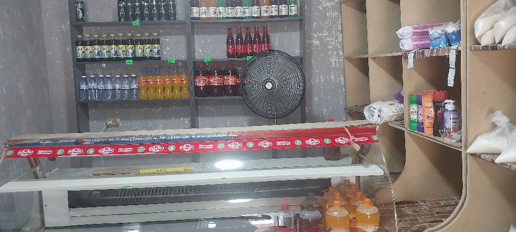 Toza chotki xanadilnik vitrina. Pul zarur kerakligi uchun sotayapman.