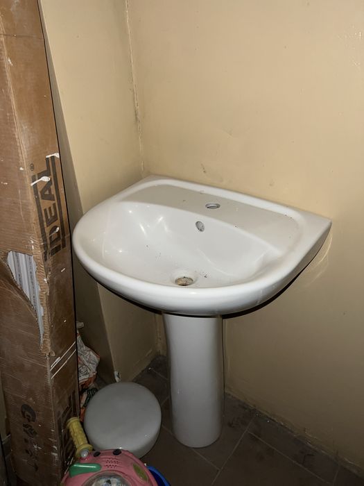 Раковина с пьедесталом