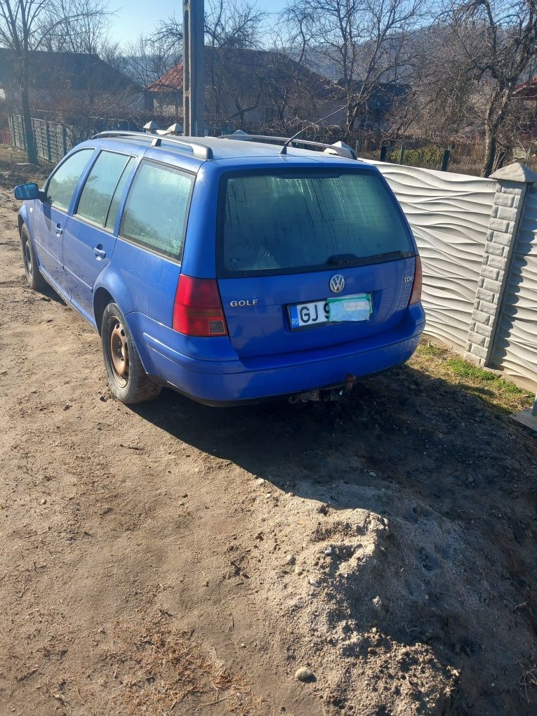 Vând Golf 4,anul 2000!!!