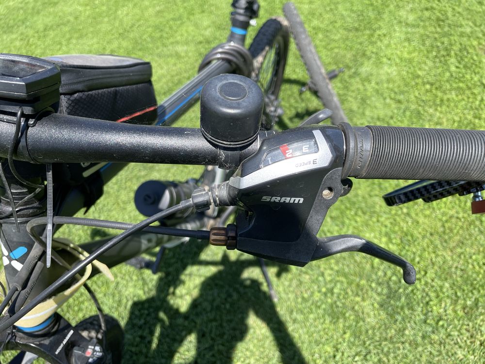 bicicleta B -TWIN ROCKRIDER 500