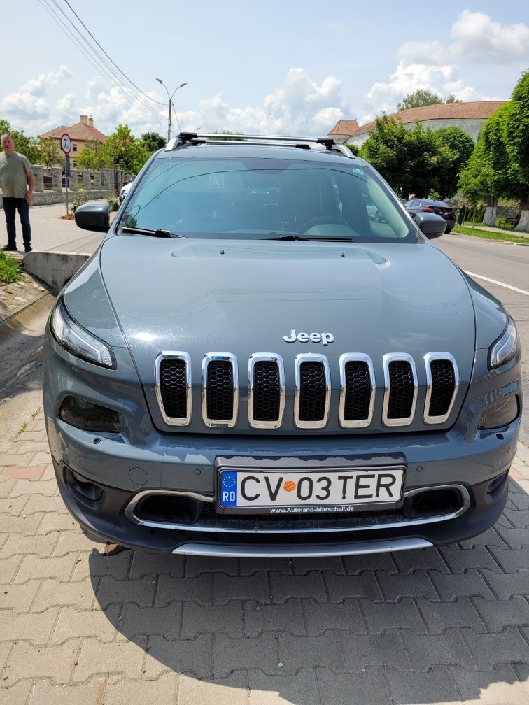 Vând Jeep Cherokee Limited