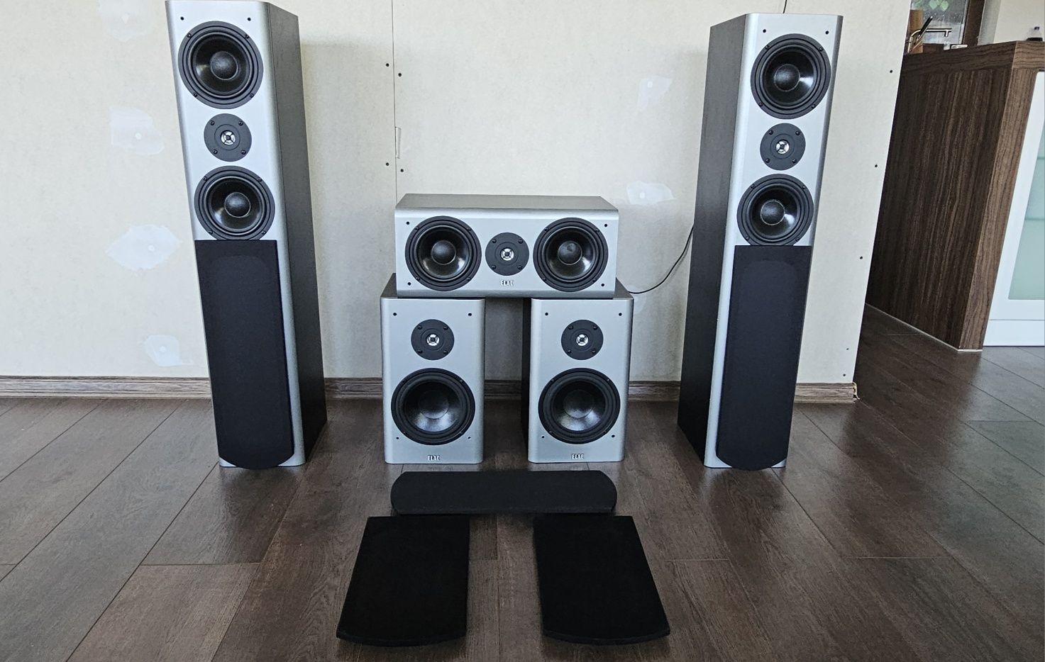 Домашно озвучение, тонколони Elac
