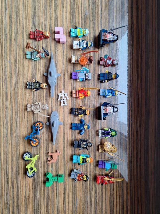 Лот лего минифигурок