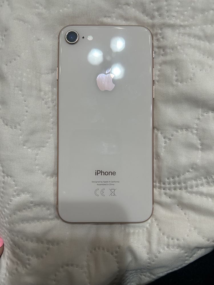 Продавам IPhone 8 Rose Gold 64GB