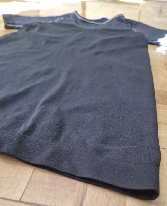 Tricou de compresie Nike Pro Hypercool pentru femei, mărimea M