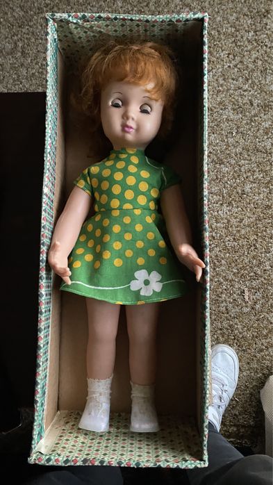 Ретро кукла с кутия