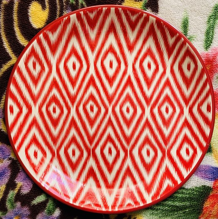 Ляган большой ярко-красного цвета