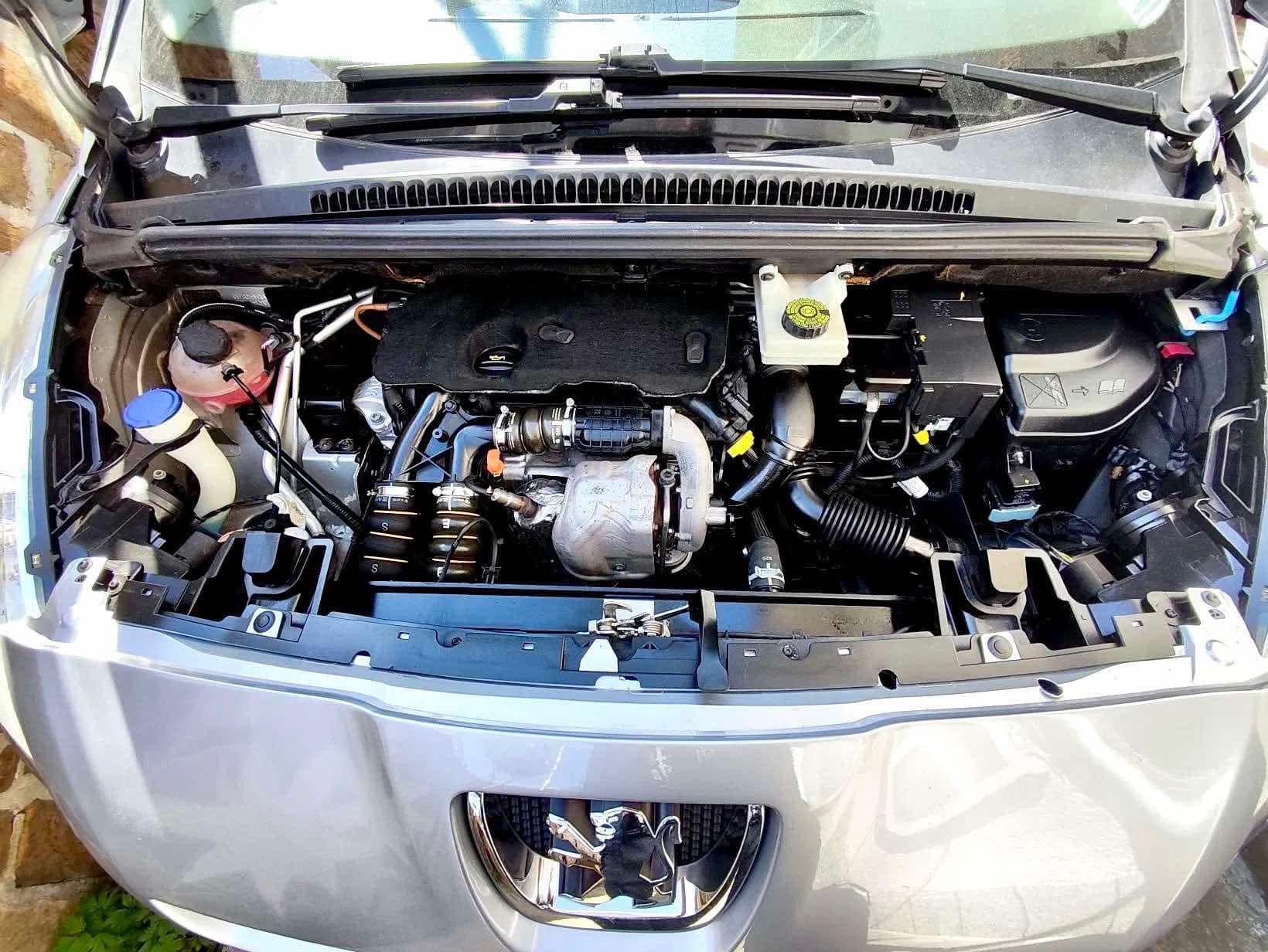 Продава се Peugeot 5008