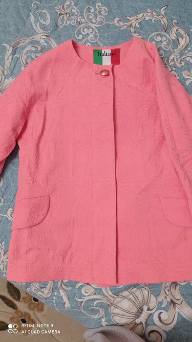 Пиджак в отличном состоянии коралловый цвет