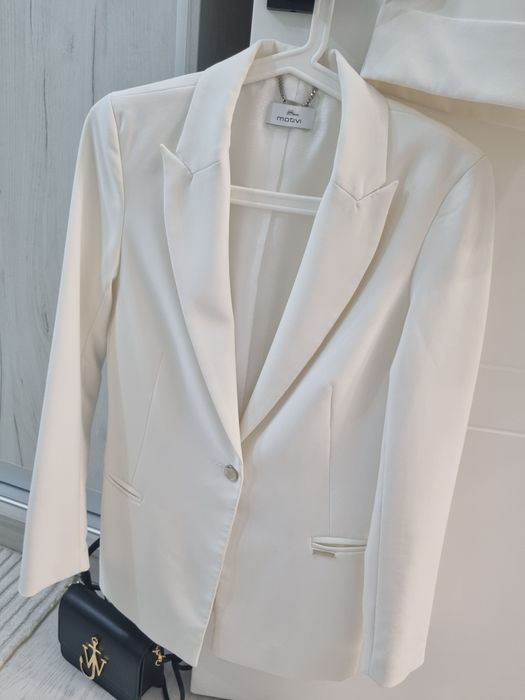 Costum Dama Motivi