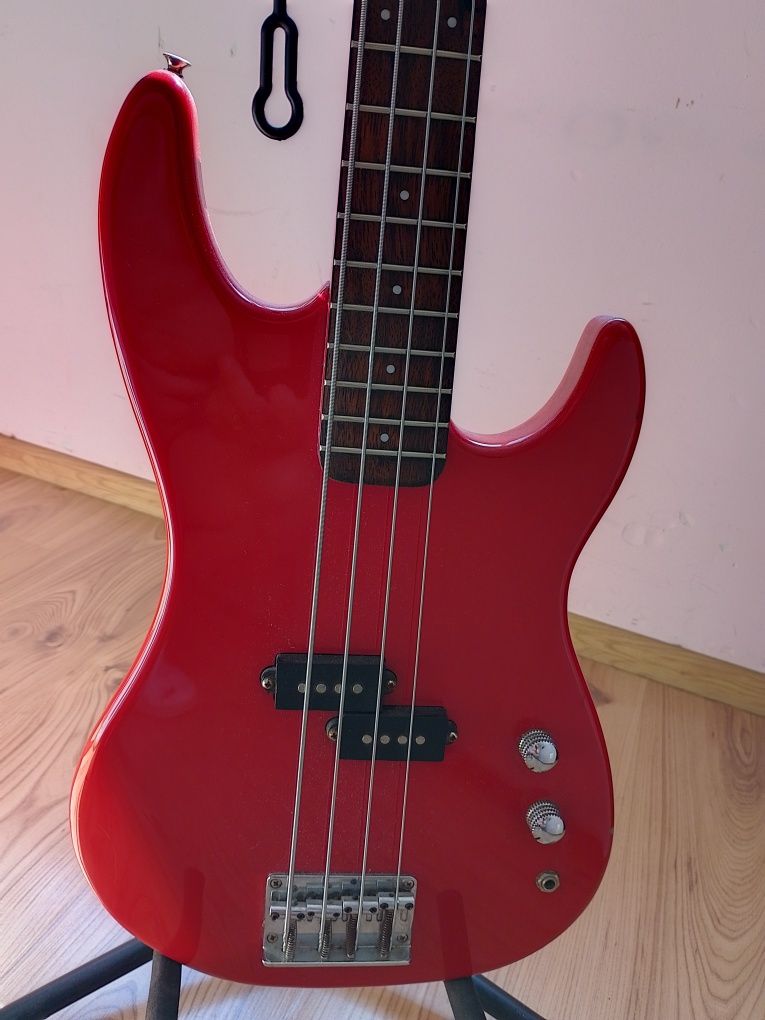 Бас китара Hohner Rockwood