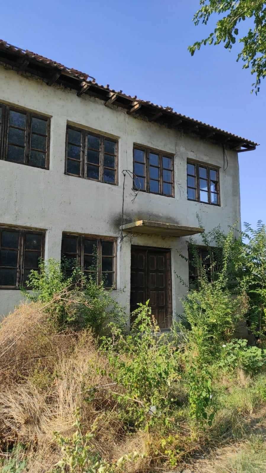 Casă de vânzare cu 4500m2 de teren